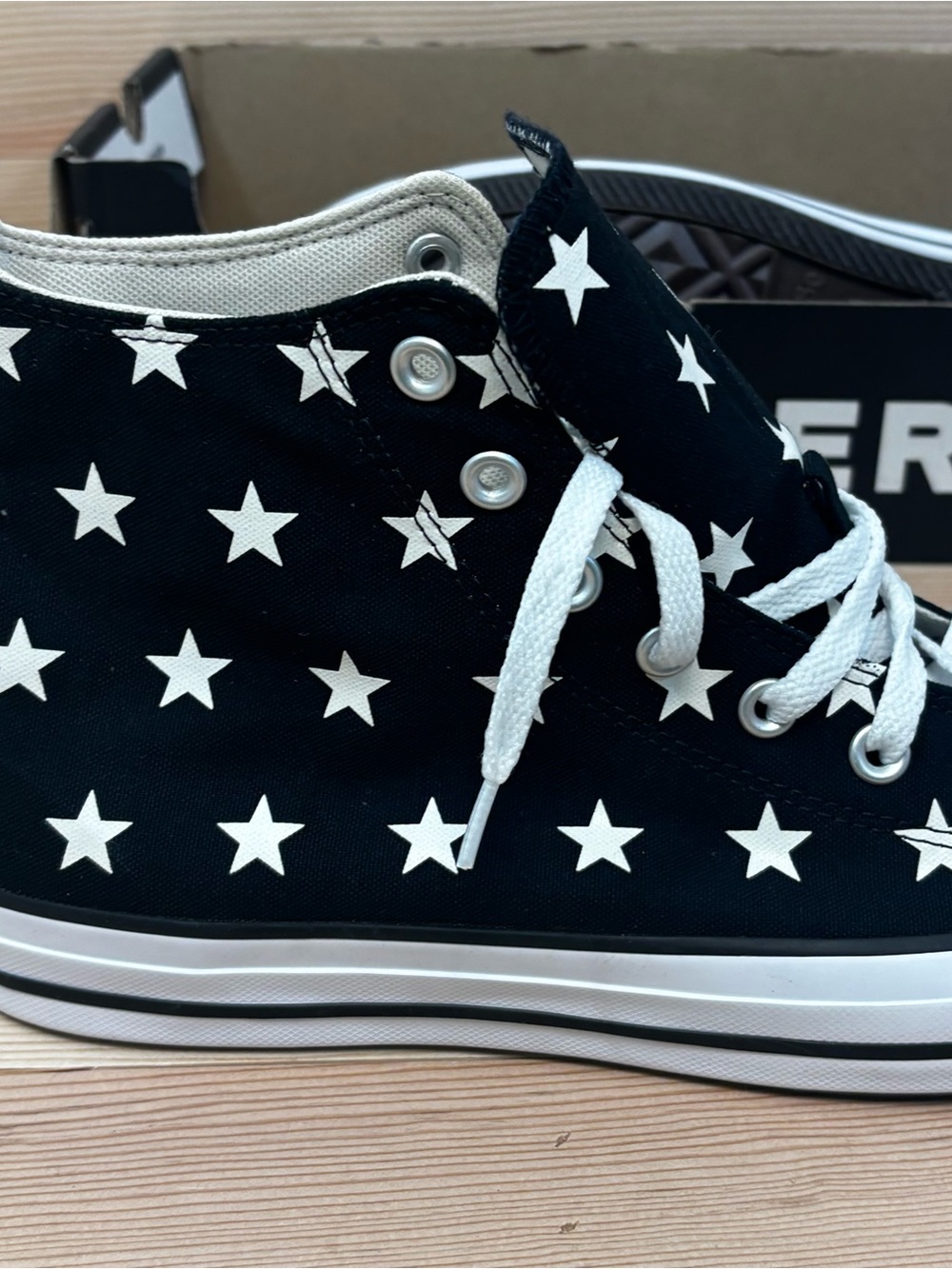Converse Chuck Taylor All Star High Celestial Star Print Black White Men’s 11 - Picture 3 of 6